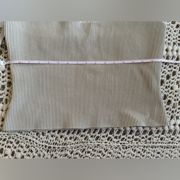 Babaton Ribbed Cream Sculpting Halter Top - Picture 3 of 4